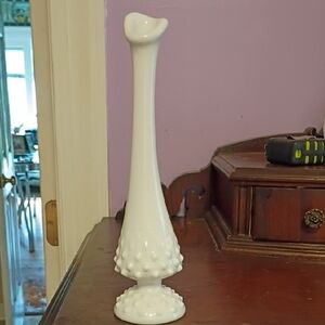 Vintage Fenton Hobnob Bud Vase